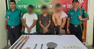 রাজধানীর পুরান ঢাকায় যৌথ বাহিনীর অভিযানে গ্রেপ্তার ৪